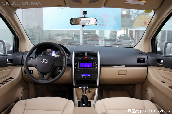 2013款 北京汽车E系列 三厢 1.5L 乐天自动版