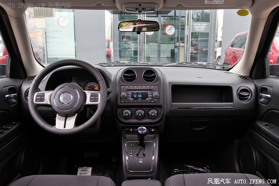 2014款 Jeep自由客 2.4L 运动版
