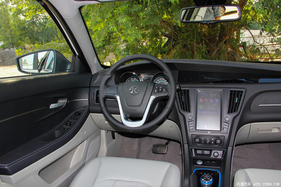 汽车图片 北汽新能源 eu 2016款 eu260 乐享版 内饰(66张) 外观(49张)