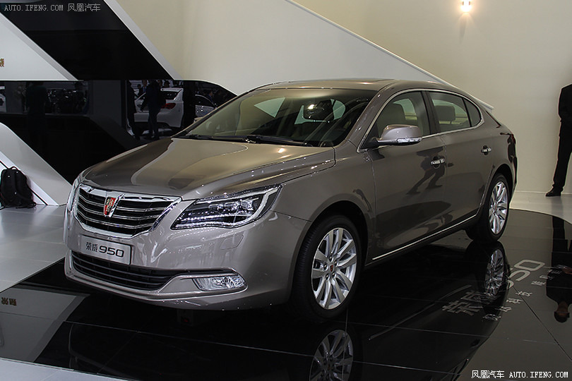 凤凰网汽车>汽车图片>2015上海车展>实拍>荣威950>查看大图