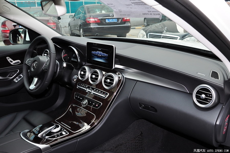汽车图片 北京奔驰 奔驰c级 2015款 c 180 l 内饰(73张) 外观(45张)