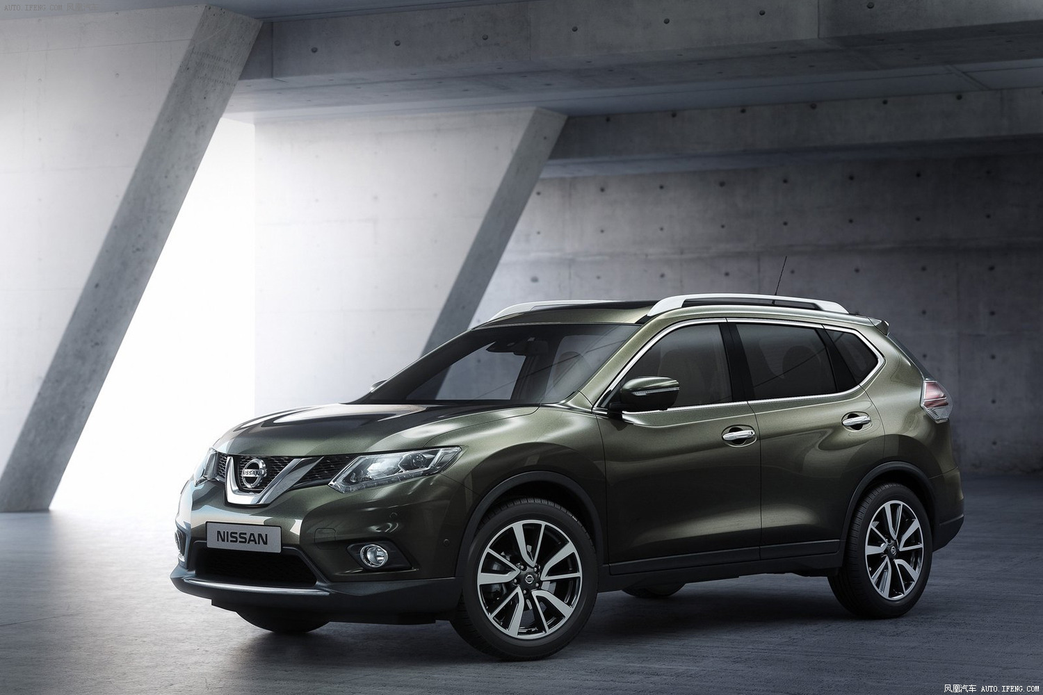 【奇骏图片】_款 图片 日产_汽车图库_凤凰网汽车_1828557